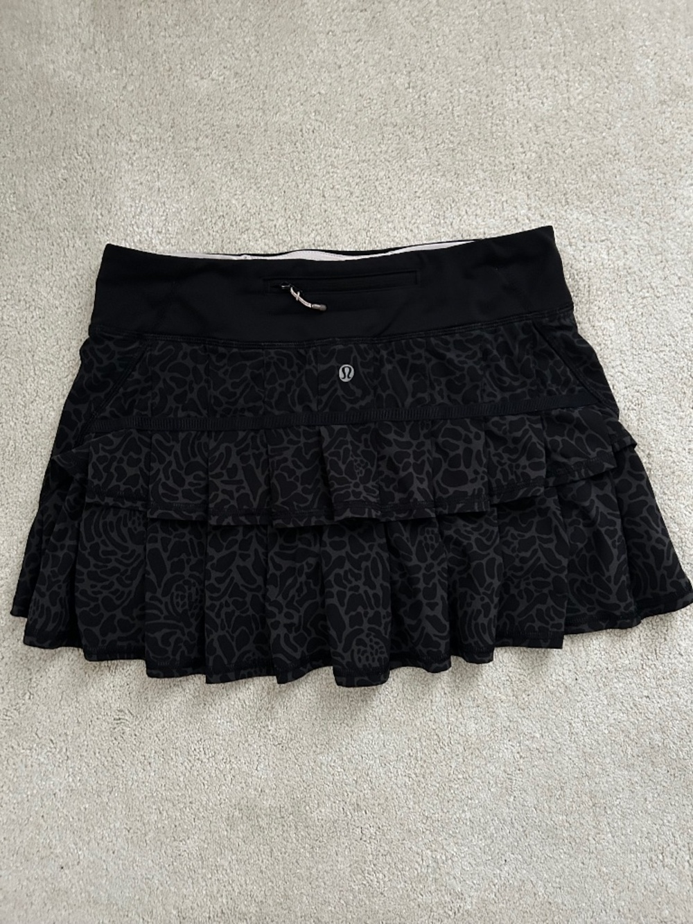 Lululemon skort / running skirt size 4 LIKE NEW